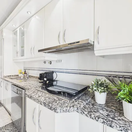 2br W/ Balcony - Heart Of | By Airnest *