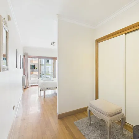 דירה 2br W/ Balcony - Heart Of | By Airnest *