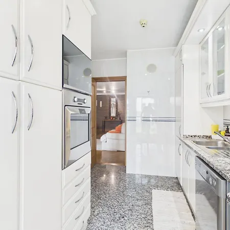 2br W/ Balcony - Heart Of | By Airnest דירה *
