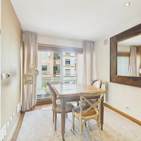 2br W/ Balcony - Heart Of | By Airnest דירה *